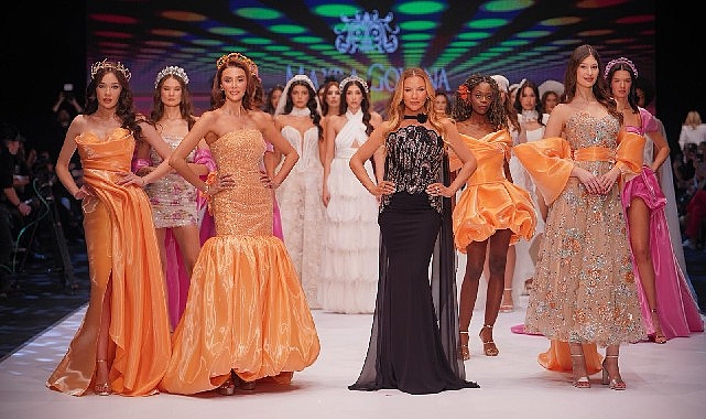 Özge Ulusoy ve Ceren Arslan’lı muhteşem defilede görsel şölen Özge Ulusoy ve Ceren Arslan’lı muhteşem defilede görsel şölen