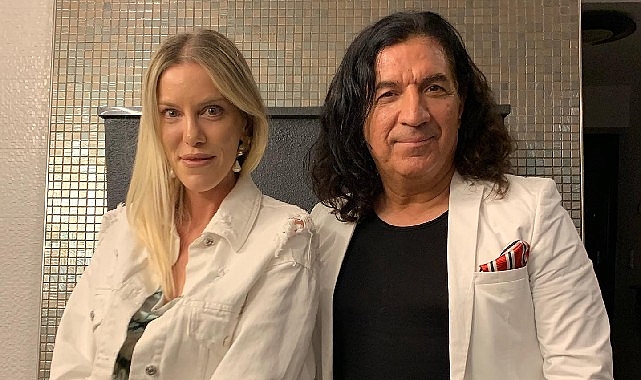 Hamide Bozkurt İstanbul’da: Ünlü Televizyoncu Adil Palta ile Yeni Projeler Masada Hamide Bozkurt İstanbul’da: Ünlü Televizyoncu Adil Palta ile Yeni Projeler Masada