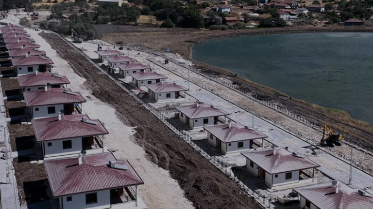 Bakan Kurum Sındırgı Depreminin Yıldönümünde Konutları Paylaştı