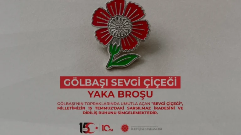 İletişim Başkanı Duran 15 Temmuz 10 Yıl Hatıra Rozetini Tanıttı İletişim Başkanı Duran 15 Temmuz 10 Yıl Hatıra Rozetini Tanıttı