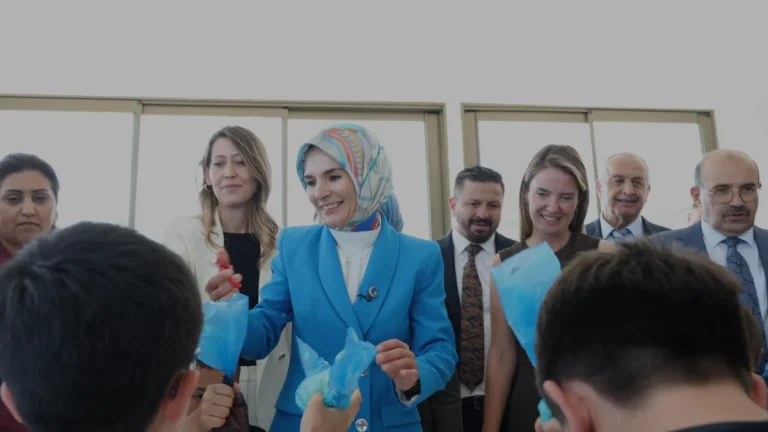 Bakan Göktaş Ekinlik Adasındaki KALBEN Çocuk Köyünü Ziyaret Etti Bakan Göktaş Ekinlik Adasındaki KALBEN Çocuk Köyünü Ziyaret Etti