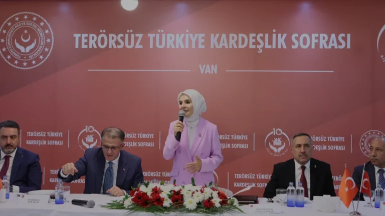 Bakan Göktaş Van’da Terörsüz Türkiye Kardeşlik Sofrasında Buluştu