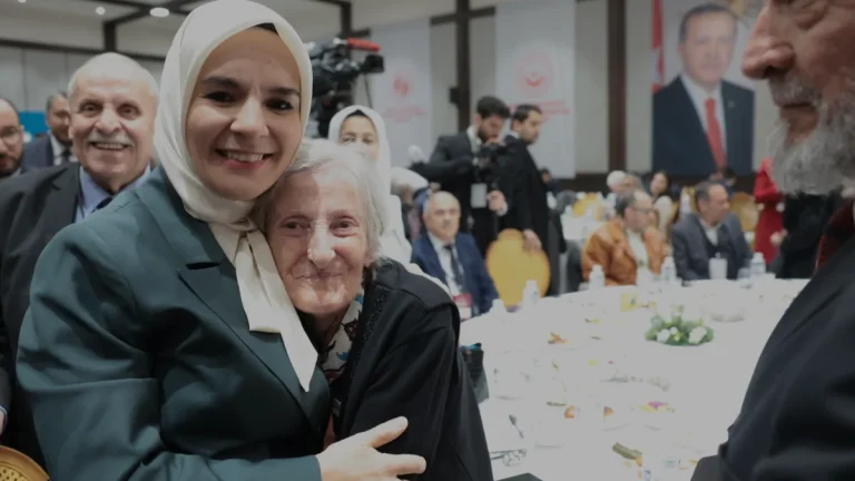 Ekim Ayı Yaşlı ve Engelli Aylıkları Hesaplara Yatmaya Başladı Ekim Ayı Yaşlı ve Engelli Aylıkları Hesaplara Yatmaya Başladı
